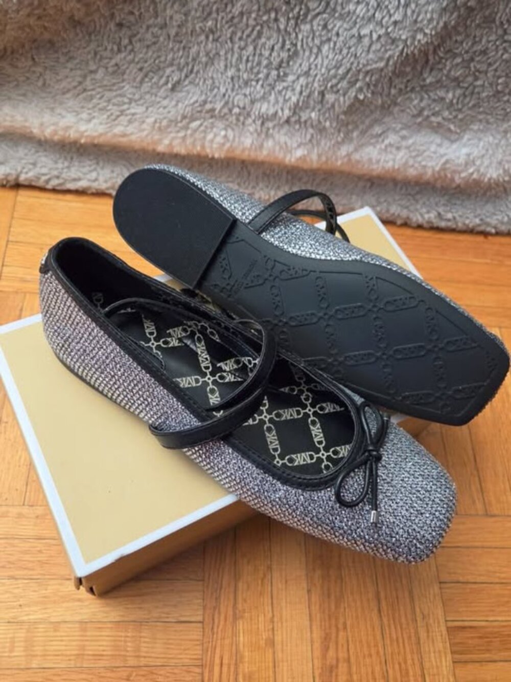 New In Box MICHAEL KORS Collette Crystal Embellished Ballet Flats - Size 6.5
